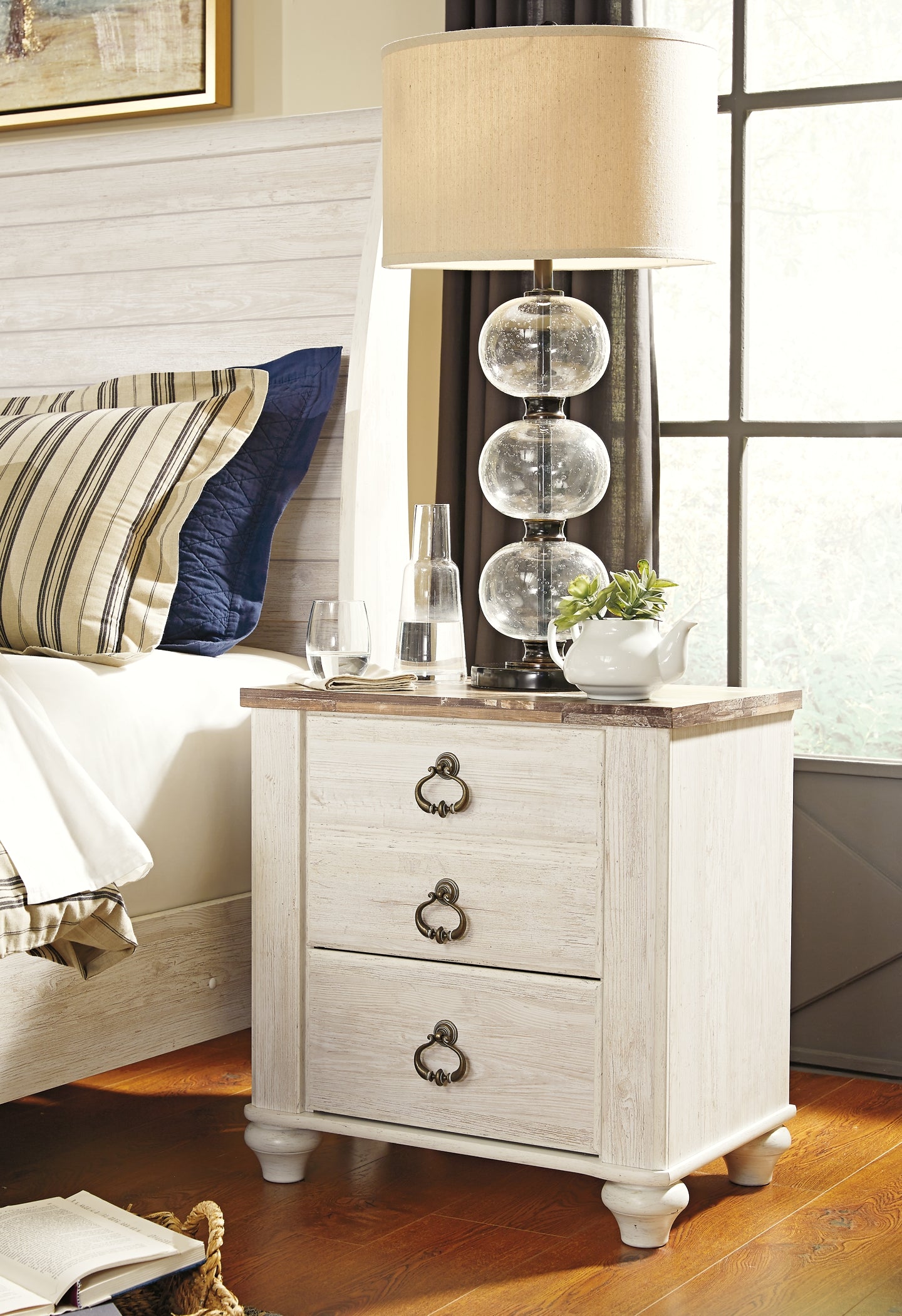 Willowton  Panel Bed With Mirrored Dresser And 2 Nightstands