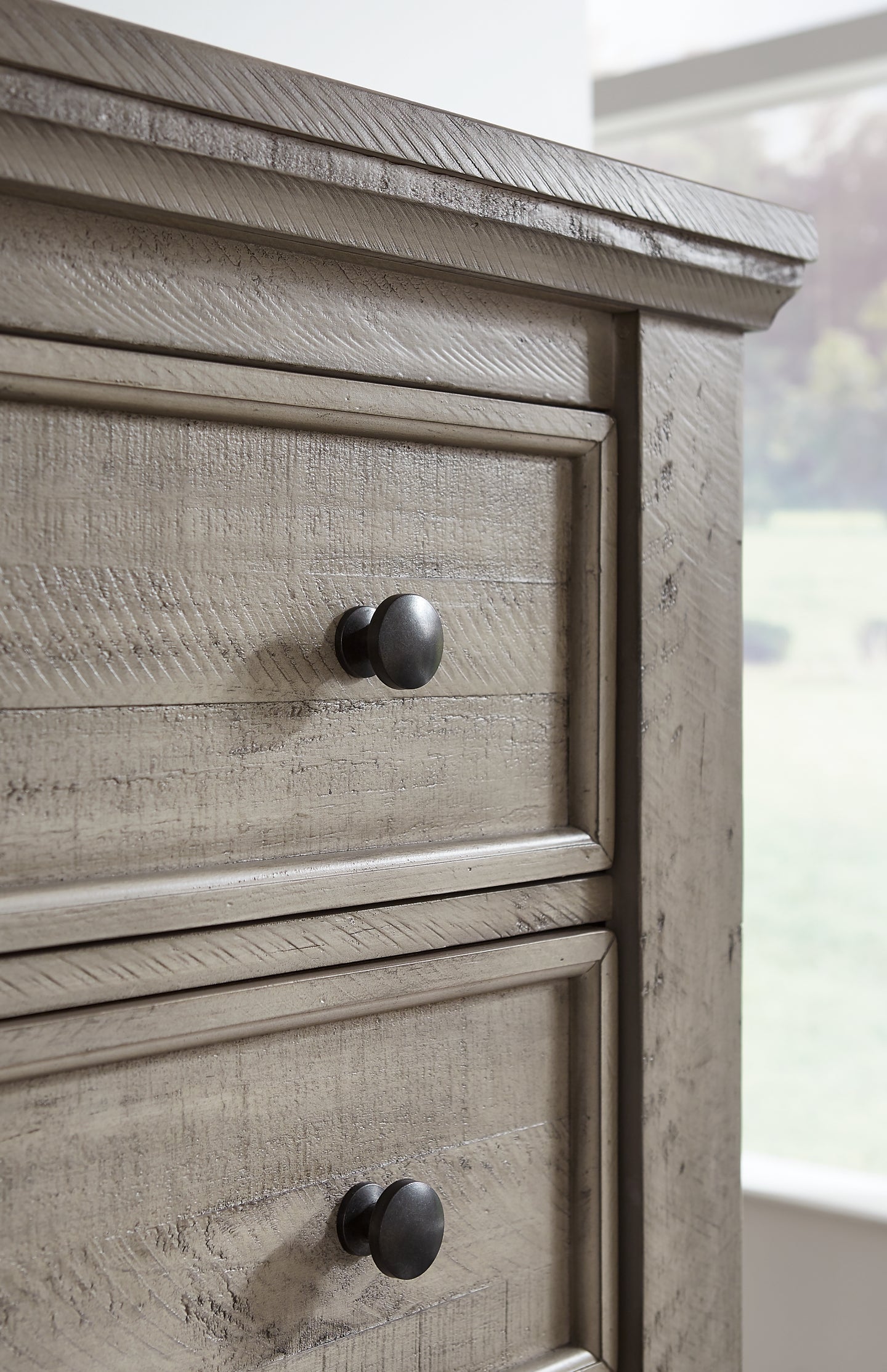 Harrastone King Panel Bed with Mirrored Dresser and Chest