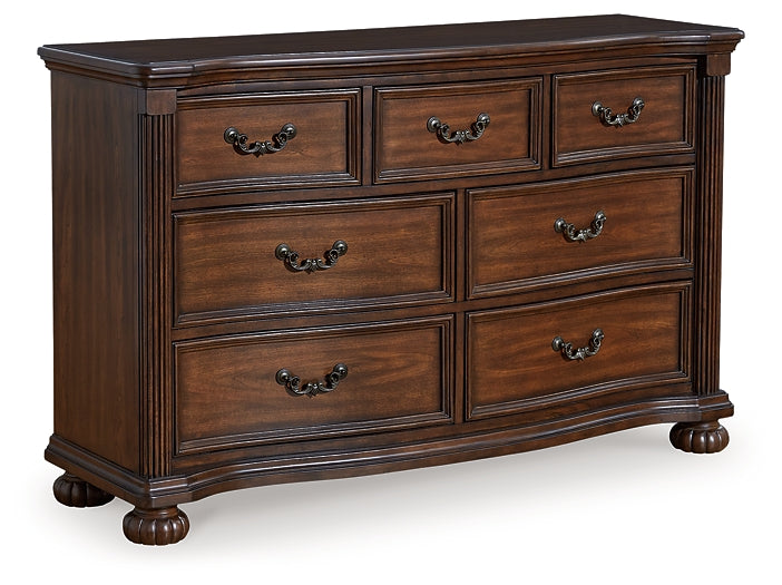 Lavinton Queen Poster Bed with Dresser